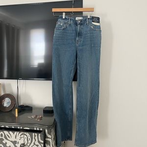 Abercrombie Curve Love 90’s Relaxed Jean (8L)